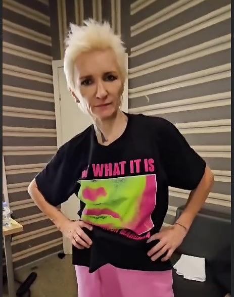 Диана Арбенина упала с балкона на концерте Диана Арбенина упала с балкона на концерте